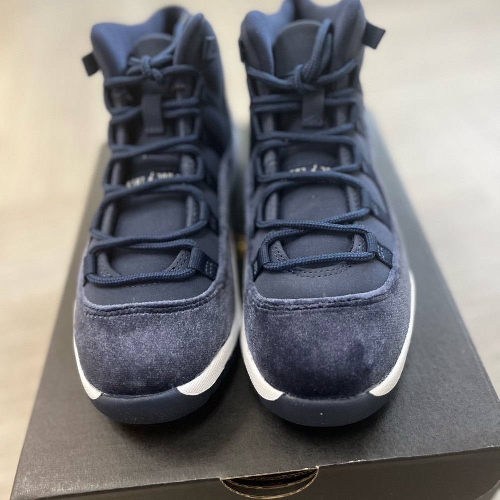Retro 11 - Picture 2 of 7